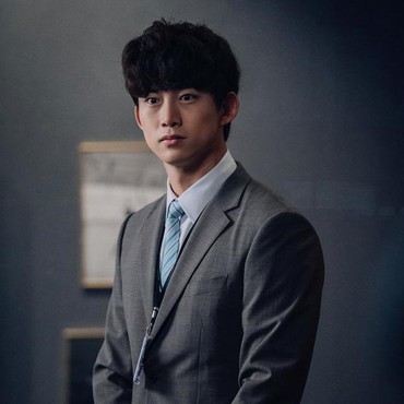 Heboh Foto Diduga Taecyeon 2PM Asyik Gandeng Pacar di Depan Umum