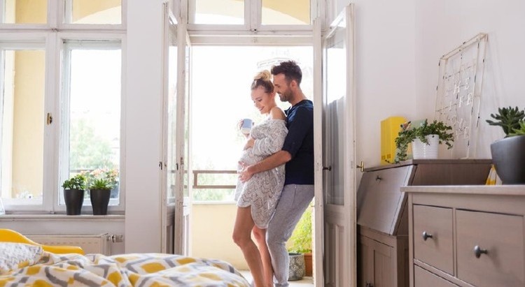 Ibu Hamil Orgasme Saat Bercinta, Berbahayakah bagi Janin? Salah satu kekhawatiran yang terjadi akibat orgasme saat hamil yakni keguguran. Benarkah yang terjadi selalu demikian? Simak jawabannya di sini, Bunda.