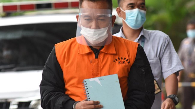 Adi Wahyono, mantan anak buah Juliari Batubara di Kemensos, divonis 7 tahun penjara dan denda Rp30 juta dalam kasus korupsi bansos Covid-19.