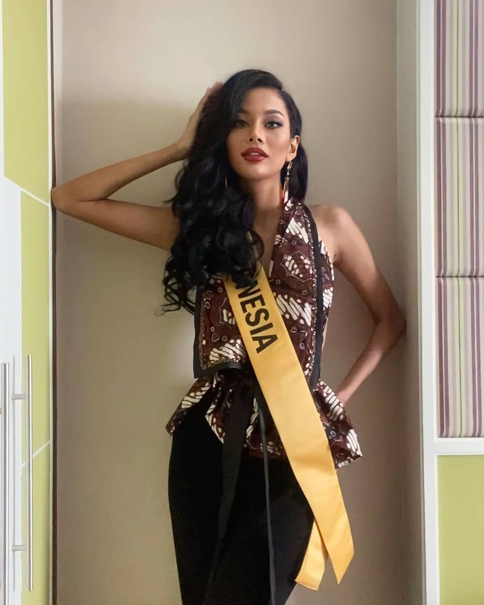 Potret Aurra Kharishma di Ajang Miss Grand International - Foto 1