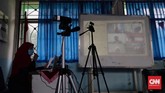 FOTO: Jelang Sekolah Tatap Muka di Masa Pandemi Sekolah mulai melakukan simulasi pembelajaran hybrid atau gabungan Pembelajaran Jarak Jauh (PJJ) dan tatap muka jelang buka sekolah Juli 2021.