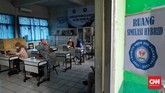 FOTO: Jelang Sekolah Tatap Muka di Masa Pandemi Sekolah mulai melakukan simulasi pembelajaran hybrid atau gabungan Pembelajaran Jarak Jauh (PJJ) dan tatap muka jelang buka sekolah Juli 2021.