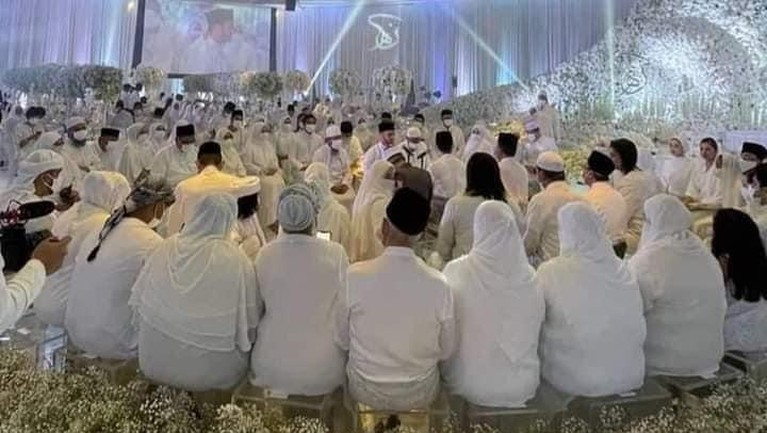 Suasana Pernikahan Neelofa, Adik Ipar Engku yang Disebut Langgar Prokes COVID-19 Berikut potret suasana pernikahan Neelofa yang disebut langgar prokes COVID-19.