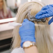 Suka Eksperimen Warna Rambut? Yuk, Coba Warna yang Jadi Tren di Musim Semi 2021!