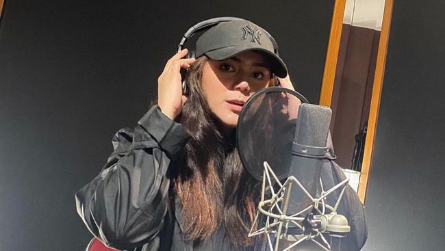 Selebritas Thalita Latief baru-baru ini membuat pengakuan mengalami kekerasan dalam rumah tangga (KDRT) oleh sang suami, Dennis Rizky.