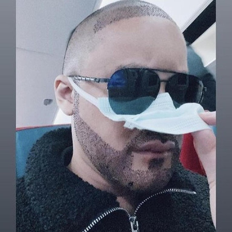 Kevin Aprilio terkenal dengan style rambut gondrongnya. Berikut beberapa transformasi gaya rambut Kevin!