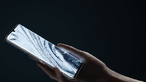 Xiaomi Buat Kamera di Bawah Layar yang Bisa Berputar
