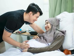 Momen Paling Manis Zaskia Sungkar Melahirkan hingga Irwansyah Kumandangkan Azan