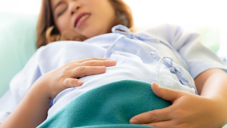 1091665202 Pregnant woman gets painful or hurt of her belly. Mother gets suffered because mother nearly gives birth her baby or children. It is the first time of her life. It's sign of preterm infant. suffer face