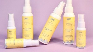 Anti Ribet! Ini 5 Rekomendasi Sunscreen Spray Terbaik untuk Wajahmu