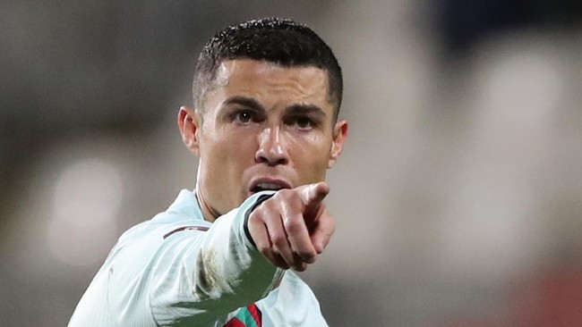 Cristiano Ronaldo berhasil mencetak gol ke-103 untuk timnas Portugal setelah mengalami paceklik gol selama 415 menit.