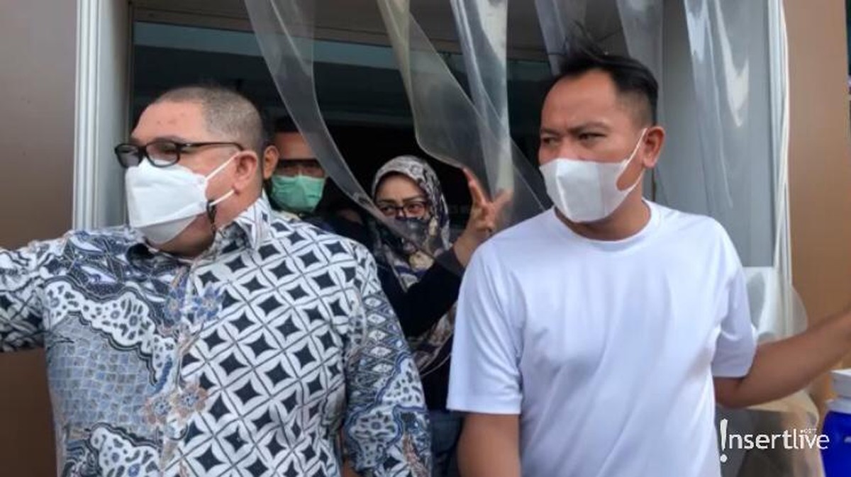 Mediasi dengan Angel Lelga&comma; Vicky Prasetyo mengajak istrinya Kalina Oktarani&period; Berikut penampakan mereka&excl;