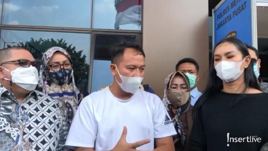Mediasi dengan Angel Lelga, Vicky Prasetyo mengajak istrinya Kalina Oktarani. Berikut penampakan mereka!