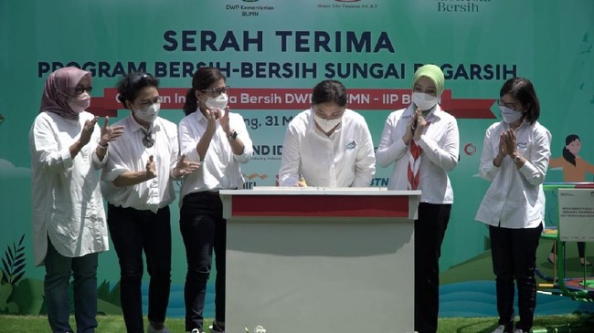 DWP Kementerian BUMN dan IIP BUMN mengambil peran lewat Gerakan Indonesia Bersih menjaga kebersihan dan kelestarian alam Indonesia.
