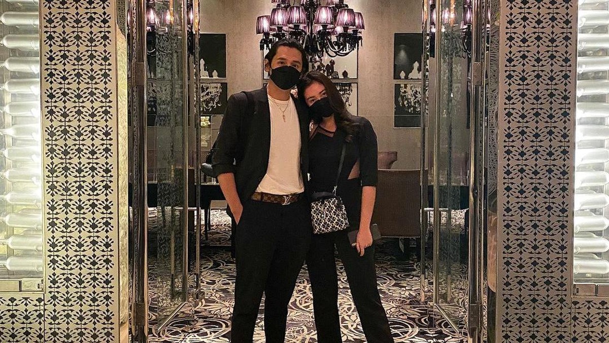 Akhirnya Ranty Maria dan Rayn Wijaya go public setelah satu tahun pacaran&period; Intip kemesraan mereka&comma; yuk&excl;