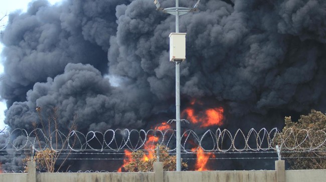 Polri menaikkan status penanganan perkara kebakaran tangki minyak Pertamina RU VI Balongan di Indramayu, Jawa Barat, ke tahap penyidikan.