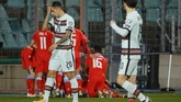 FOTO: Luksemburg vs Portugal Bukti Ronaldo Layak Jadi Kapten Cristiano Ronaldo membuktikan masih layak menjadi kapten timnas Portugal setelah membawa timnya menang atas Luksemburg.