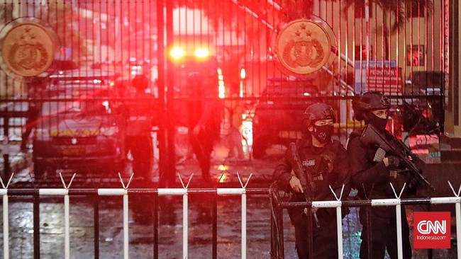 Kapolri Jendral Listyo Sigit Prabowo telah membeberkan sejumlah fakta terkait serangan terduga teroris berinisial ZA di Mabes Polri, Rabu (31/3) sore.