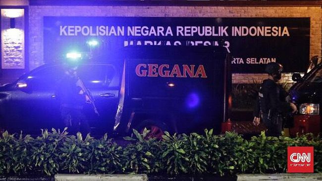 Eks Napiter Nilai Densus Mulai Sulit Hadapi Pola Baru Teroris Eks napiter mengatakan perubahan pola pelaku teror terkait kemajuan teknologi digital secara tak langsung turut mempersulit aparat dalam mendeteksi jaringan.