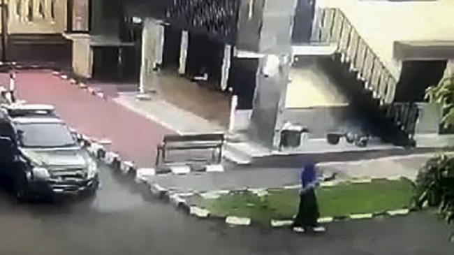 Terduga teroris diduga berupaya melakukan penyerangan ke area Mabes Polri, Jakarta Selatan, Rabu (31/3) sore.