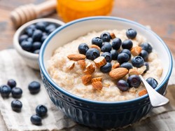 7 Alasan Oatmeal Jadi Sarapan Terbaik dan Perlu Dikonsumsi Tiap Hari