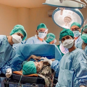 Momen Haru Zaskia Sungkar Melahirkan Setelah 10 Tahun Penantian