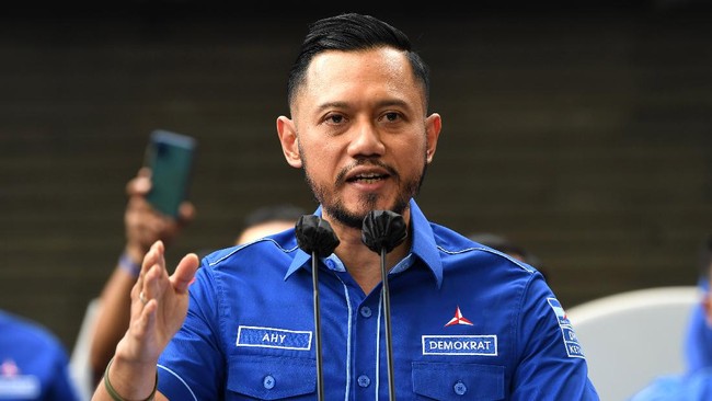 Ketua Umum Partai Demokrat Agus Harimurti Yudhoyono (AHY) resmi melantik Emil Elistianto Dardak menjadi Ketua DPD Demokrat Jawa Timur (Jatim).