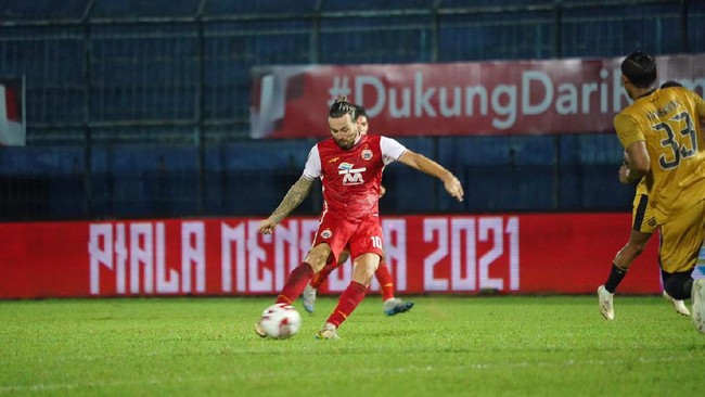 PSM dan Persija bermain imbang dalam leg pertama semifinal Piala Menpora 2021 di Stadion Maguwoharjo, Sleman, Yogyakarta, Kamis (15/4) malam waktu Indonesia.