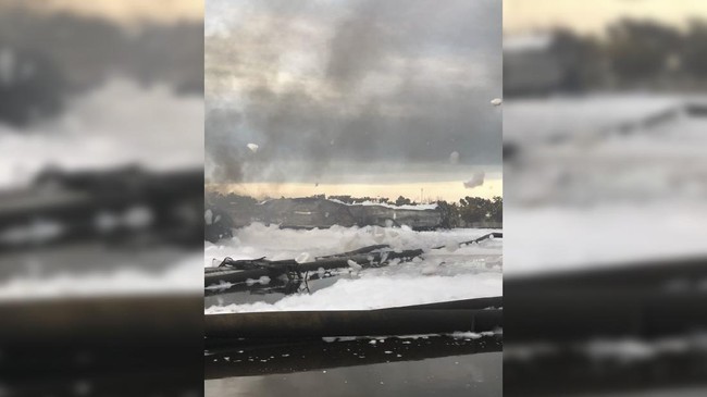 Hingga sekitar pukul 06.44 WIB, PT Pertamina telah memadamkan api 2 tangki dari 4 tangki yang terbakar di area T-301 Kilangan Balongan, Rabu (31/3) pagi.