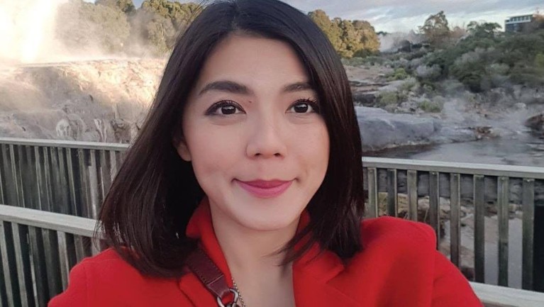 Potret Merry Riana Wanita Sejuta Dolar yang Kantornya Baru Saja Dirampok Merry Riana yang dijuluki wanita sejuta dolar adalah pemilik Merry Riana Learning Center. Kantornya yang berada di cabang Kepala Gading baru saja dirampok. Berikut sosok Merry sang pemilik!