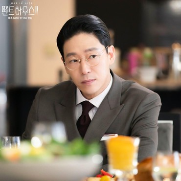 The Penthouse 2, Eps. 11 Dan Tae Curigai Logan dan Na Ae Gyo