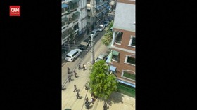 VIDEO: Aparat Myanmar Razia Rumah Warga Dengan Kekerasan