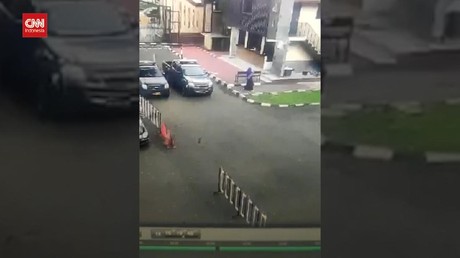 VIDEO: Detik-detik Polisi Lumpuhkan Penyerang Mabes Polri