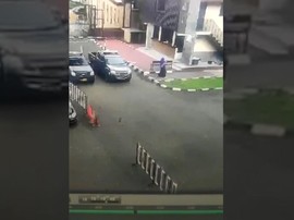 VIDEO: Detik-detik Polisi Lumpuhkan Penyerang Mabes Polri