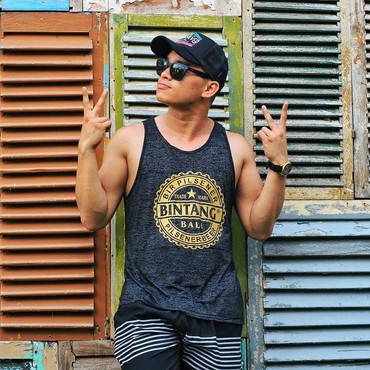 Lirik Lagu Kiss (Never Let Me Go) - Thyro & Yumi