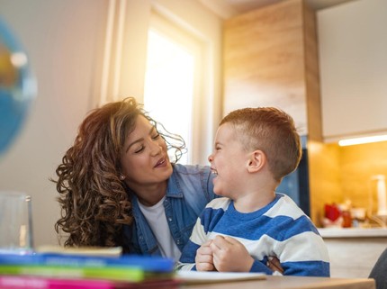 5 Tips Membesarkan Anak Autisme agar Selalu Bahagia
