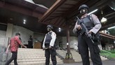 FOTO: Siaga Aparat di Gereja Penjuru Daerah Jelang perayaan Paskah 2021, pengamanan gereja di sejumlah daerah diperketat setelah aksi teror bom bunuh diri terjadi di Katedral, Makassar.