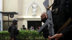 FOTO: Siaga Aparat di Gereja Penjuru Daerah