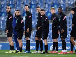 Prioritas Barcelona Selain Lionel Messi adalah...