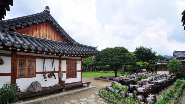 Jika pandemi telah reda dan punya rencana wisata ke Korea Selatan, berikut tujuh pilihan tempat penginapan berkonsep hanok yang bisa diinapi.