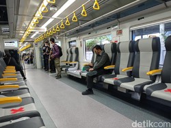 Momen Menjajal KA Bandara Premium, Tarif Mulai Rp 5 Ribu