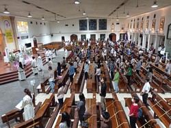 Misa Kamis Putih di Gereja Santo Petrus Paulus Berjalan Khidmat