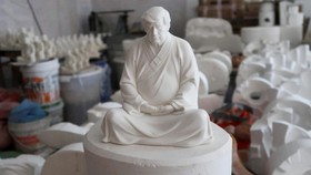 FOTO: Patung Buddha Trump Mendadak Populer di China