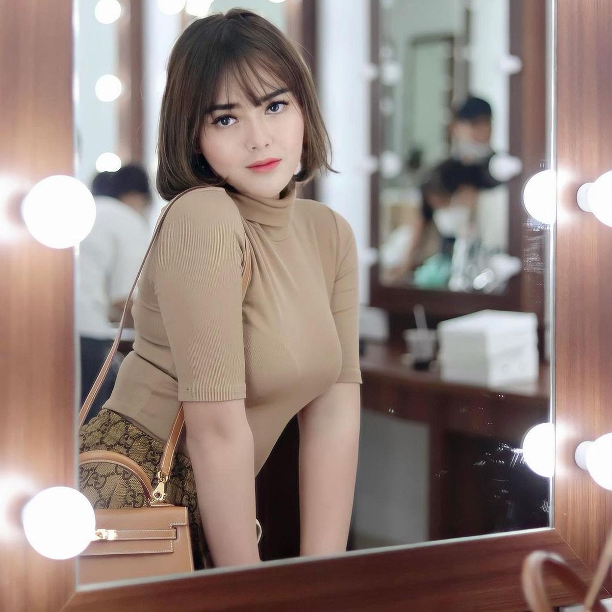 Putus dengan Amanda Manopo&comma; Billy Syahputra dikabarkan dekat dengan Memes Prameswari&period; Yuk lihat perbedaan gaya kedua perempuan tersebut&comma; siapa yang lebih baik&quest;