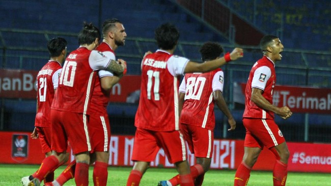 Persija Jakarta akan berduel lawan PSM Makassar di leg pertama semifinal Piala Menpora. Berikut jadwal siaran langsung laga tersebut.