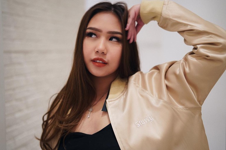 Potret Sisca Kohl Seleb TikTok yang Tajir Melintir Nama Sisca Kohl mendadak viral karena konten mewah TikToknya. Penasaran dengan Sisca Kohl? Yuk lihat potret, Sisca!