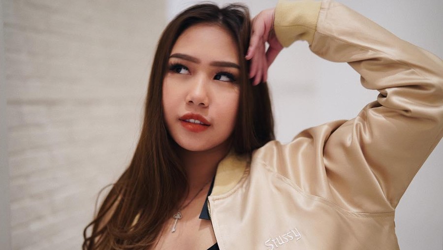 Nama Sisca Kohl mendadak viral karena konten mewah TikToknya. Penasaran dengan Sisca Kohl? Yuk lihat potret, Sisca!