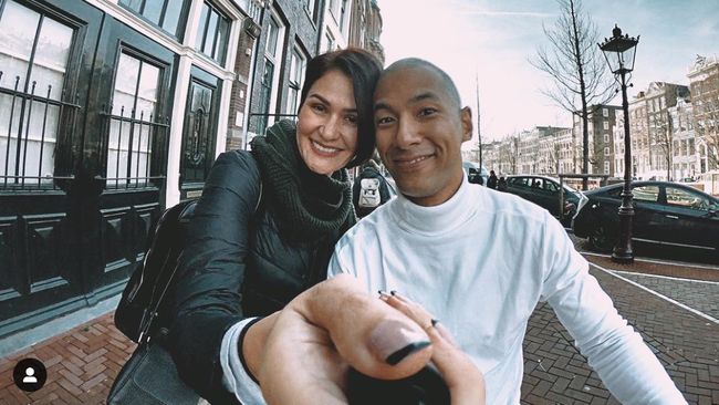 Sosok istri ternyata yang membuat Marcell Siahaan memutuskan untuk menjadi mualaf. Sosok tersebut ialah Rima Melati Adams.