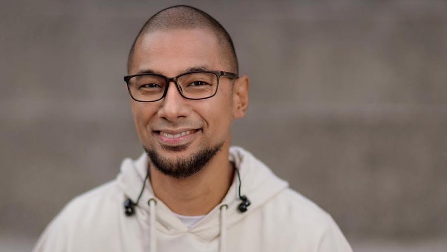 Perjalanan spiritual Marcell Siahaan sangat menarik. Ia sempat memeluk Agama Kristen, lalu Budha hingga kini mantap menjadi Mualaf. Inilah Potret Marcell Siahaan!