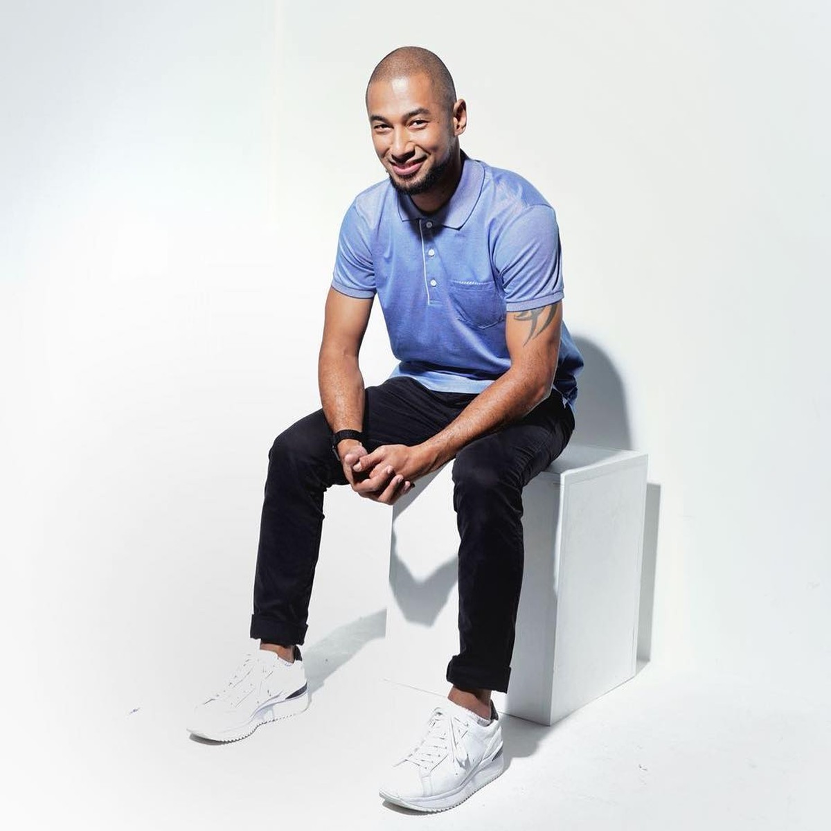 Perjalanan spiritual Marcell Siahaan sangat menarik&period; Ia sempat memeluk Agama Kristen&comma; lalu Budha hingga kini mantap menjadi Mualaf&period; Inilah Potret Marcell Siahaan&excl;